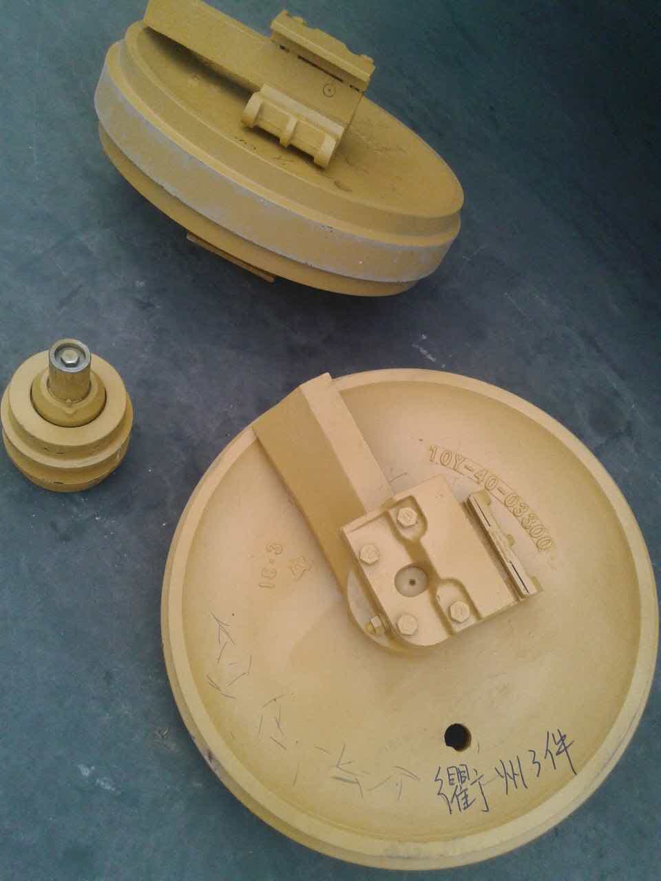 Bulldozer idler side view
