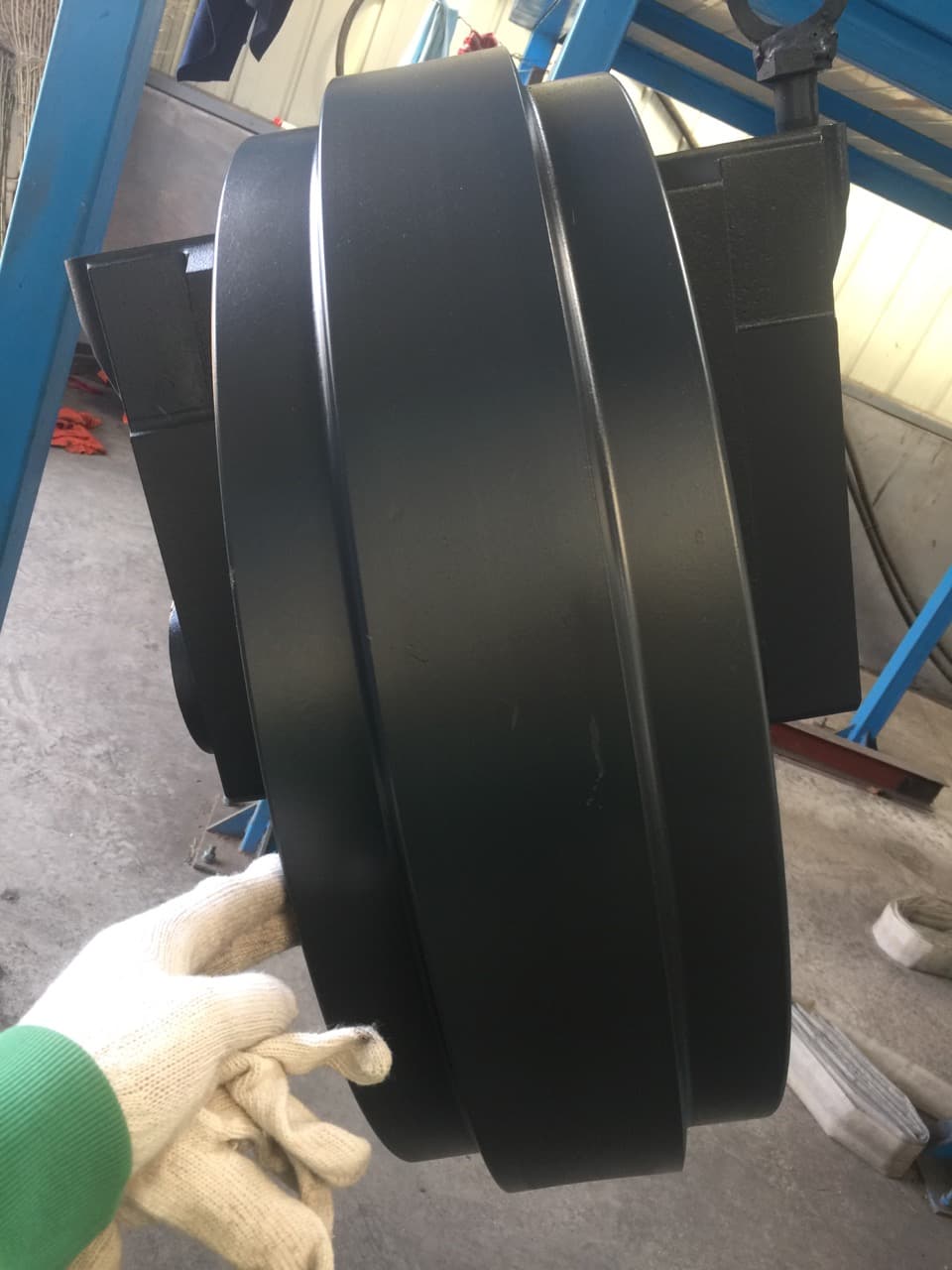 Excavator idler wheel structure detail