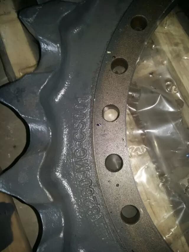 Bulldozer segment connection detail