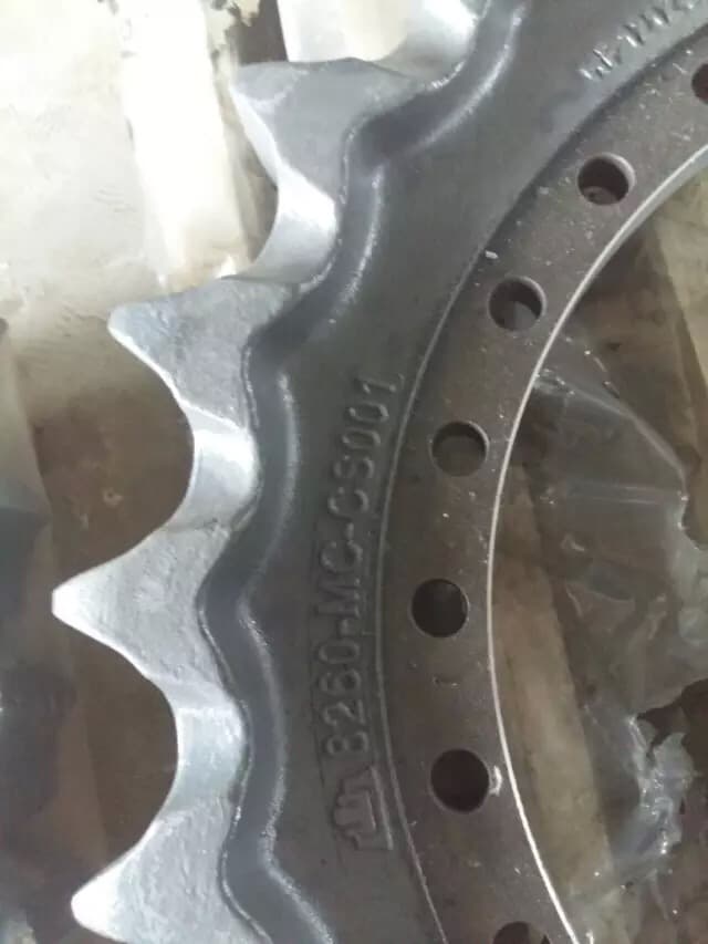 Bulldozer segment tooth detail