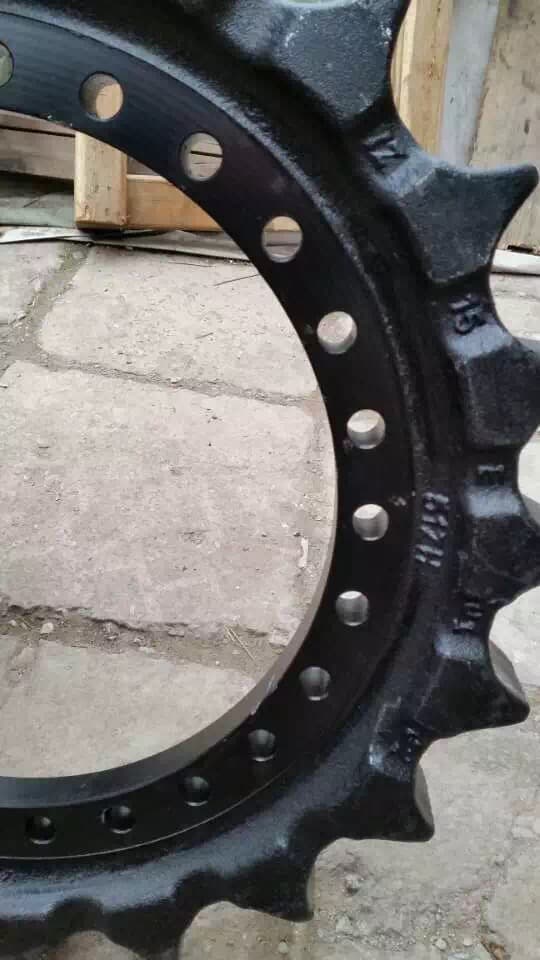 Excavator drive sprocket tooth detail
