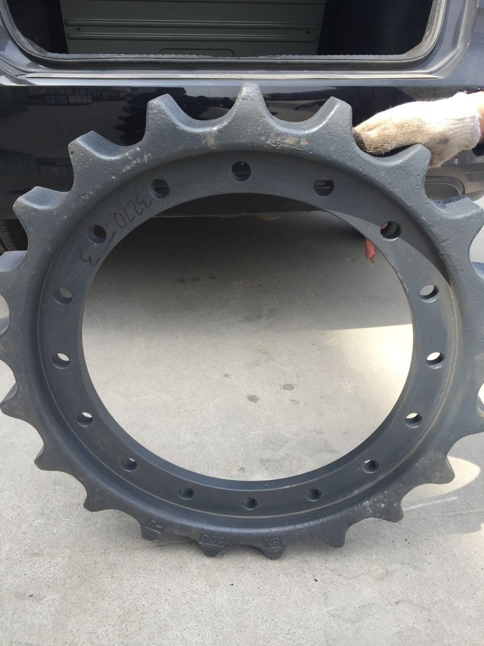 Single excavator drive sprocket upright front view