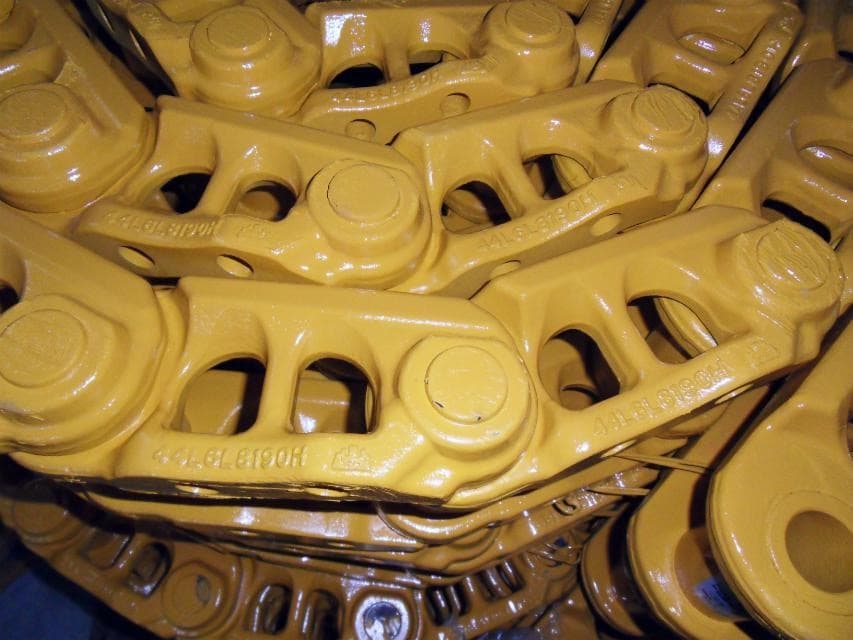 Bulldozer track chain link detail