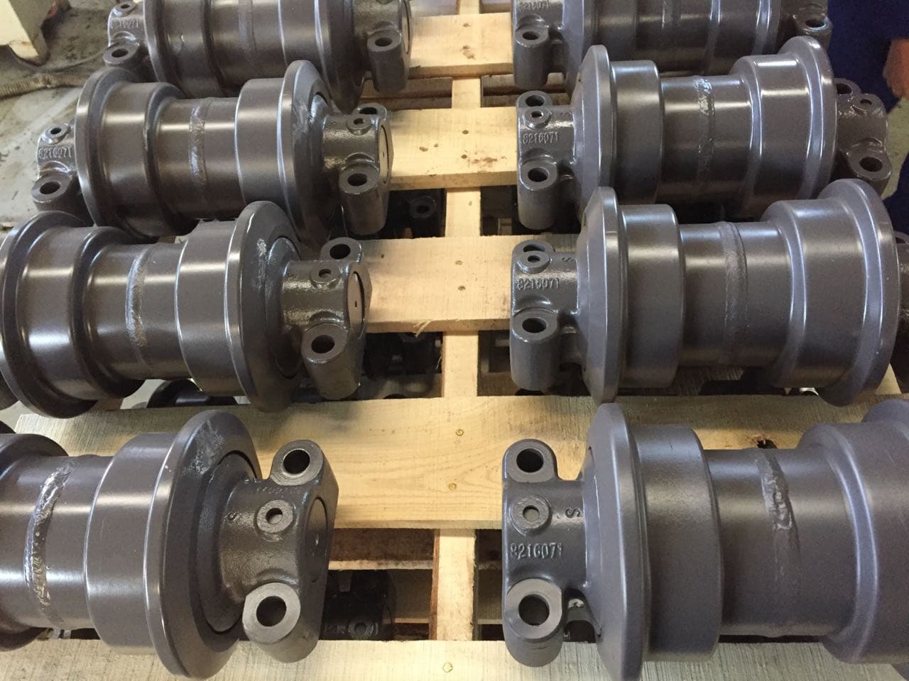 Bulldozer track roller product view