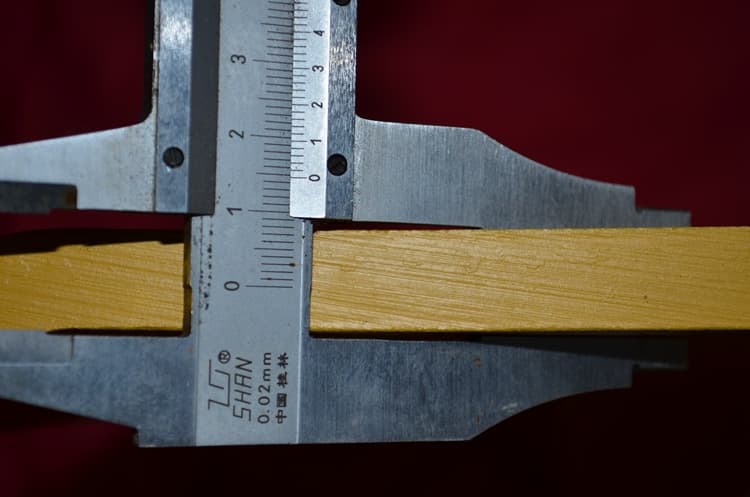 Bulldozer track shoes thickness measurement detail