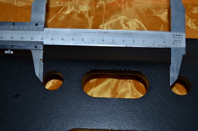 Excavator track shoes hole measurement detail
