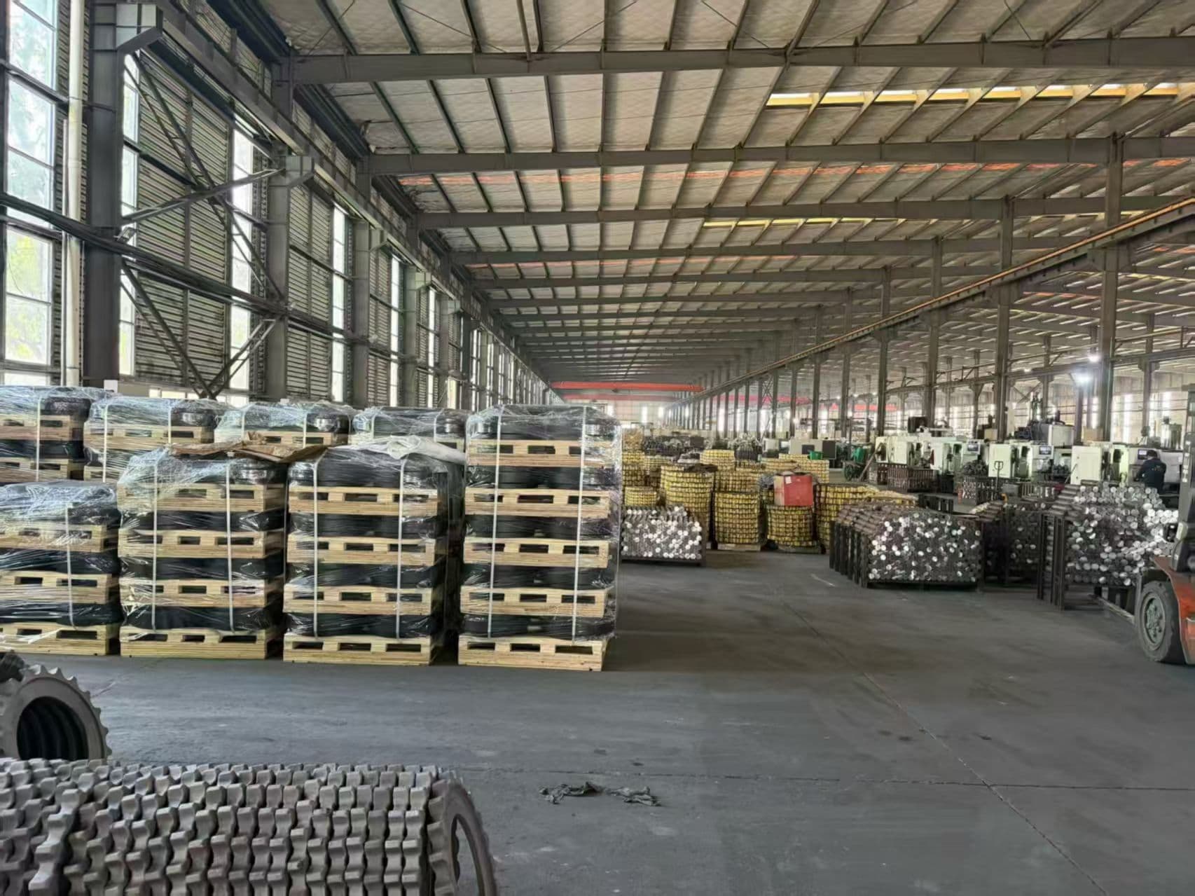 Undercarriage parts stored at the FY Machinery warehouse