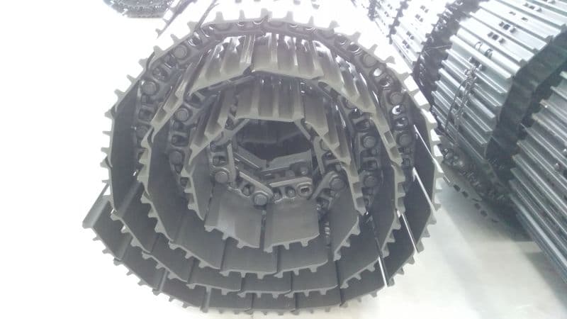 Excavator complete track group track shoe detail