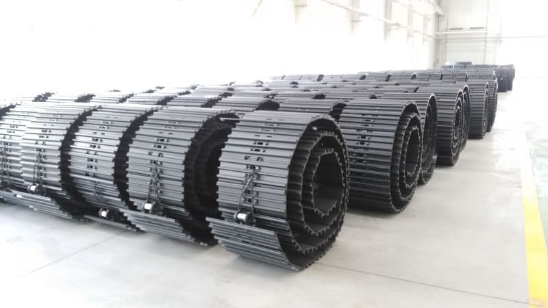 Excavator complete track group structure view